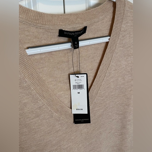 NWT Banana Republic tan v-neck sweater, ruffle wrist - Picture 3 of 7